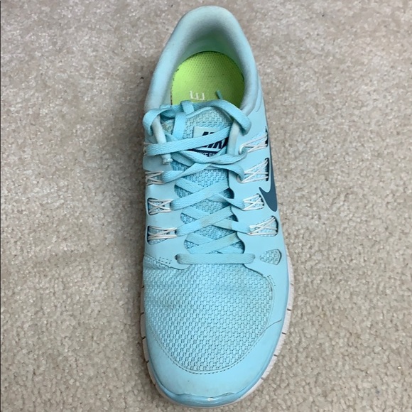 women’s nike free runs - Picture 2 of 4